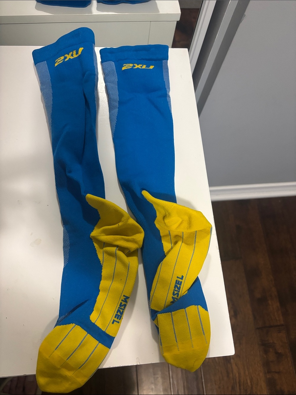 2XU Blue and Yellow Athletic Compression Socks